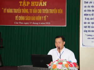 BS.CKI Nguyễn Thành Lập, Phó Phòng Nghiệp vụ Y – Sở Y tế, đang cập nhật những quy định mới về BHYT cho học viên.