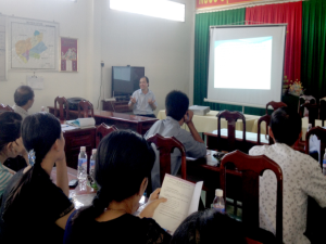BS.CKII Dương Phước Long, TTYTDP thành phố hướng dẫn học viên tại lớp tập huấn. Ảnh: Lê Hạng BS.CKII Dương Phước Long, TTYTDP thành phố hướng dẫn học viên tại lớp tập huấn. Ảnh: Lê Hạng