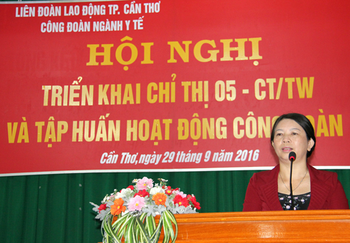 Bà Trương Thị Minh Thu, Chủ tịch Công đoàn ngành Y tế triển khai Nghị định số 04/2015/NĐ-CP của Thủ tướng Chính Phủ và công tác thi đua khen thưởng.