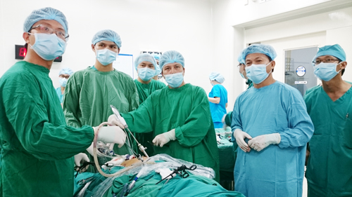 Ca phẫu thuật nội soi cắt u gan đầu tiên tại Bệnh viện Đa khoa Thành phố Cần Thơ.