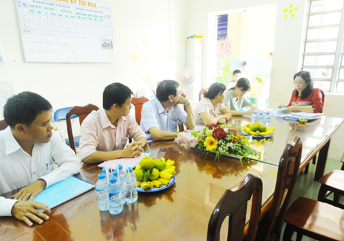 Đoàn kiểm tra công tác y tế tại Trường Tiểu học Nguyễn Hiền, phường Hưng Lợi