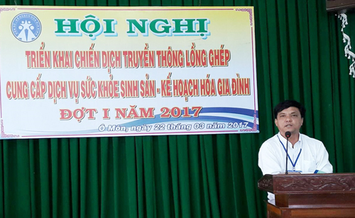 Ông Hồ Văn Hậu, Phó Chủ tịch thường trực UBND, Trưởng ban chỉ đạo chiến dịch TTDS quận Ô Môn, phát biểu chỉ đạo tại hội nghị