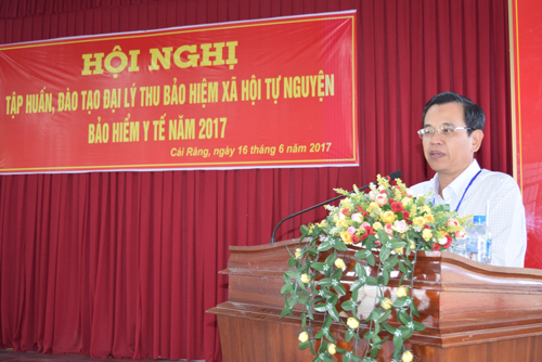 BS.CKII Nguyễn Minh Thắng, Giám đốc Trung tâm Y tế quận Cái Răng, trình bày về quy trình khám chữa bệnh BHYT tại Trung tâm Y tế quận.