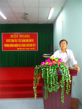 BS.CKI Hoàng Xuân Dũng, Giám đốc Trung tâm Y tế quận Ninh Kiều phát biểu tại hội nghị.
