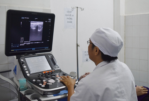 Bệnh viện Ung bướu TP Cần Thơ vừa trang bị máy siêu âm đàn hồi giúp chẩn đoán sớm một số loại bệnh ung thư