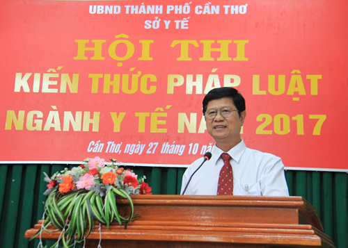 BS.CKI Huỳnh Văn Nhanh, Phó Giám đốc Sở Y tế, đại diện Ban Giám khảo phát biểu nhận xét về hội thi