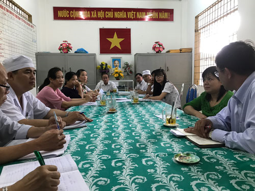 Đoàn phúc tra làm việc tại trạm y tế phường Tân Hưng