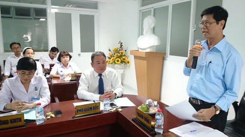 BS.CKI Huỳnh Văn Nhanh, Phó Giám đốc Sở Y tế thành phố phát biểu chỉ đạo tại hội nghị.