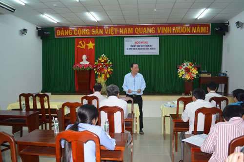 Thầy thuốc Nhân dân - BS.CKII Nguyễn Trung Nghĩa, Phó Giám đốc Sở Y tế phát biểu tại hội nghị.