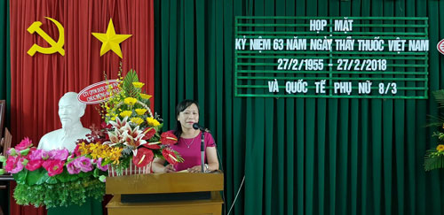 Bà Nguyễn Thị Ngọc Lý, Phó Chủ tịch Công đoàn ngành Y tế thành phố phát biểu tại buổi họp mặt.