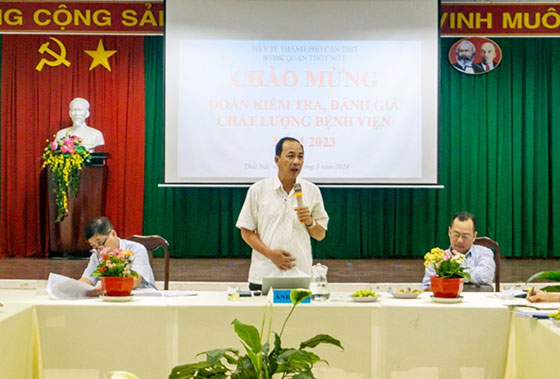 Ông Phạm Phú Trường Giang, Phó giám đốc Sở Y tế thành phố Cần Thơ phát biểu chỉ đạo tại buổi làm việc