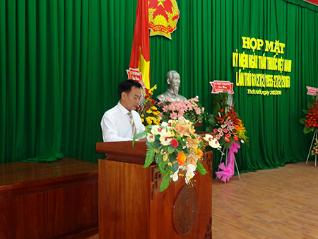 Ông Phạm Trung Hiếu, Phó Chủ tịch UBND quận Thốt Nốt, phát biểu tại buổi họp mặt kỷ niệm ngày Thầy thuốc Việt Nam 27/2. Ảnh: Trí Hùng