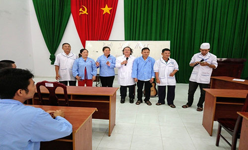 BS.CKII Võ Cánh Sinh, Giám đốc Bệnh viện tham gia buổi sinh hoạt cùng với các bệnh nhân.