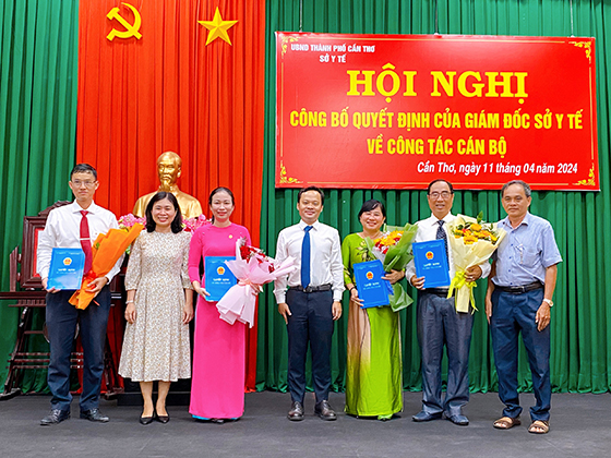 Ban Giám đốc Sở Y tế TP Cần Thơ cùng các cán bộ được điều động bổ nhiệm, bổ nhiệm lại.