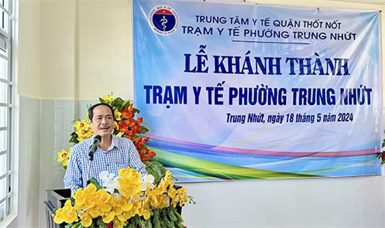 BS.CKI. Nguyễn Văn Lộc, Giám đốc Trung tâm Y tế quận Thốt Nốt phát biểu tại lễ khánh thành Trạm Y tế phường Trung Nhứt