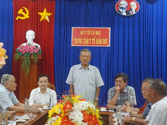 Ông Lê Thành Lập, nguyên Giám đốc Sở Y tế tỉnh Cần Thơ - Trưởng Ban liên lạc Dân y Tây Nam bộ phát biểu tại buổi làm việc.