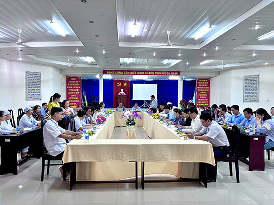 Đoàn kiểm tra tại Trung tâm Y tế huyện Phong Điền