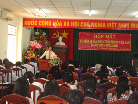 cac quan huyen hop mat 27-2_07268.JPG